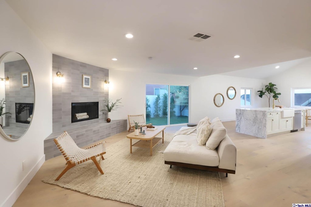 Flip Feature: 4 Beds, 3 Bath Home in Los Angeles